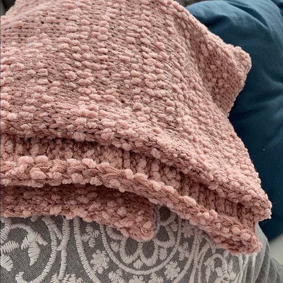 Calvin Klein Pink Infinity Loop Scarf - NWT - Picture 2 of 9